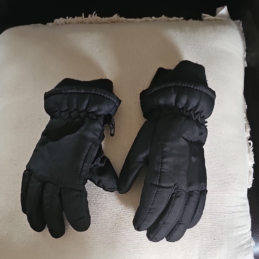 Black Winter Gloves